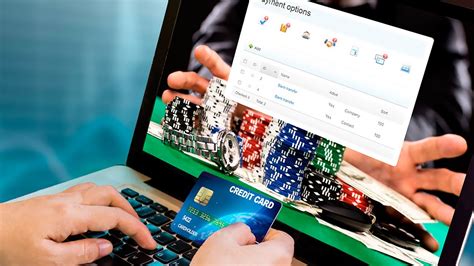 Jugar con dinero real en máquinas tragamonedas en línea en un casino.